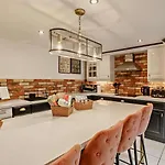 2 Bed In Oc-93162